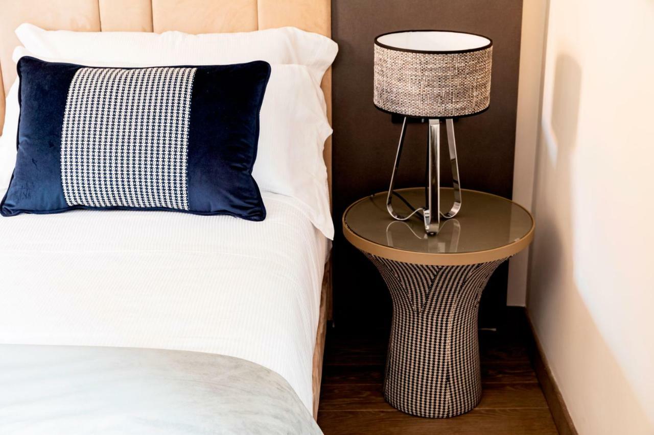 Amadomus Luxury Suites Neapol Zewnętrze zdjęcie