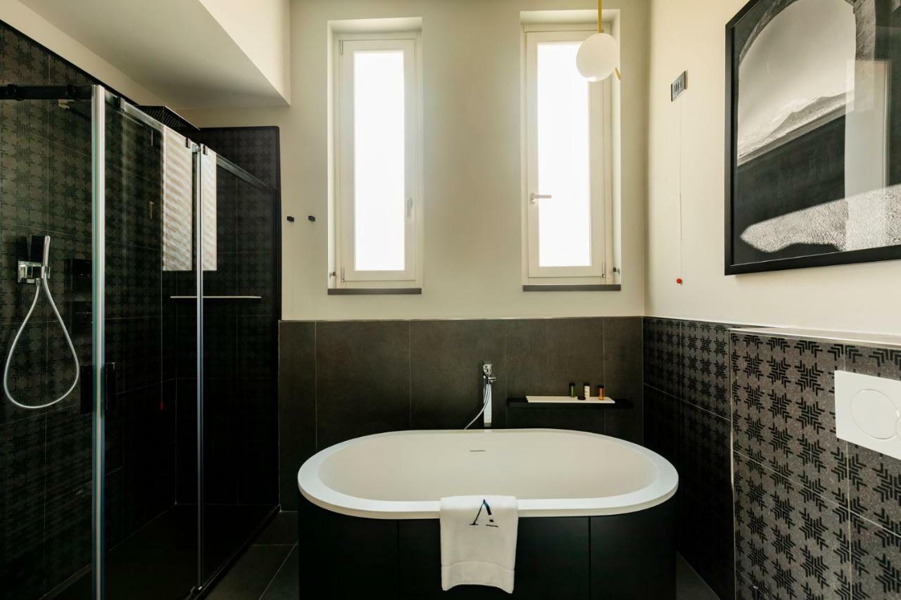Amadomus Luxury Suites Neapol Zewnętrze zdjęcie